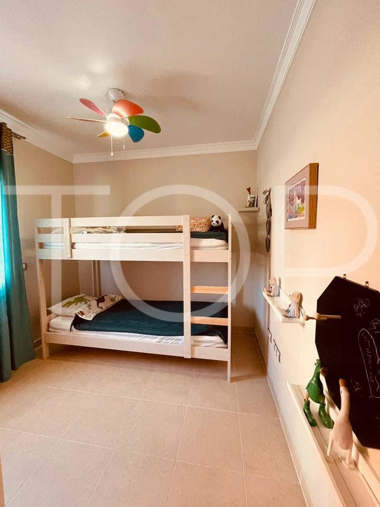 4 soveværelse Villa til salg i Los Cristianos med garage - € 775.000 (Ref: 7936425)