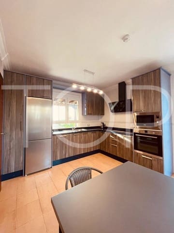 4 soveværelse Villa til salg i Los Cristianos, Arona med garage - € 775.000 (Ref: 7936425)