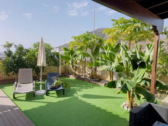 4 soveværelse Villa til salg i Los Cristianos, Arona med garage - € 775.000 (Ref: 7936425)