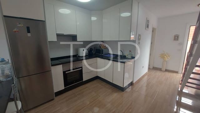 2 makuuhuone Rivitalo myytävänä paikassa Palm-Mar, Arona mukana 
autotalli - 409 000 € (Ref: 7979014)