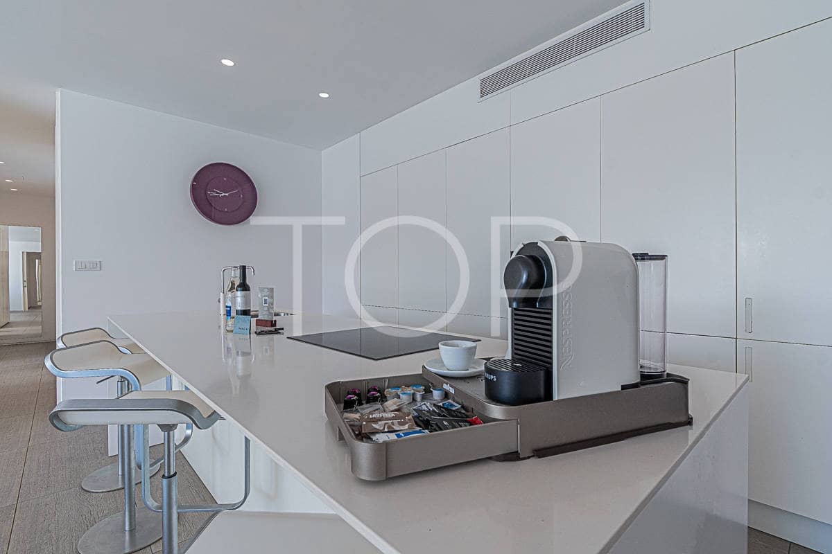 3 soveværelse Lejlighed til salg i Playa del Duque med swimmingpool garage - € 1.350.000 (Ref: 7992457)