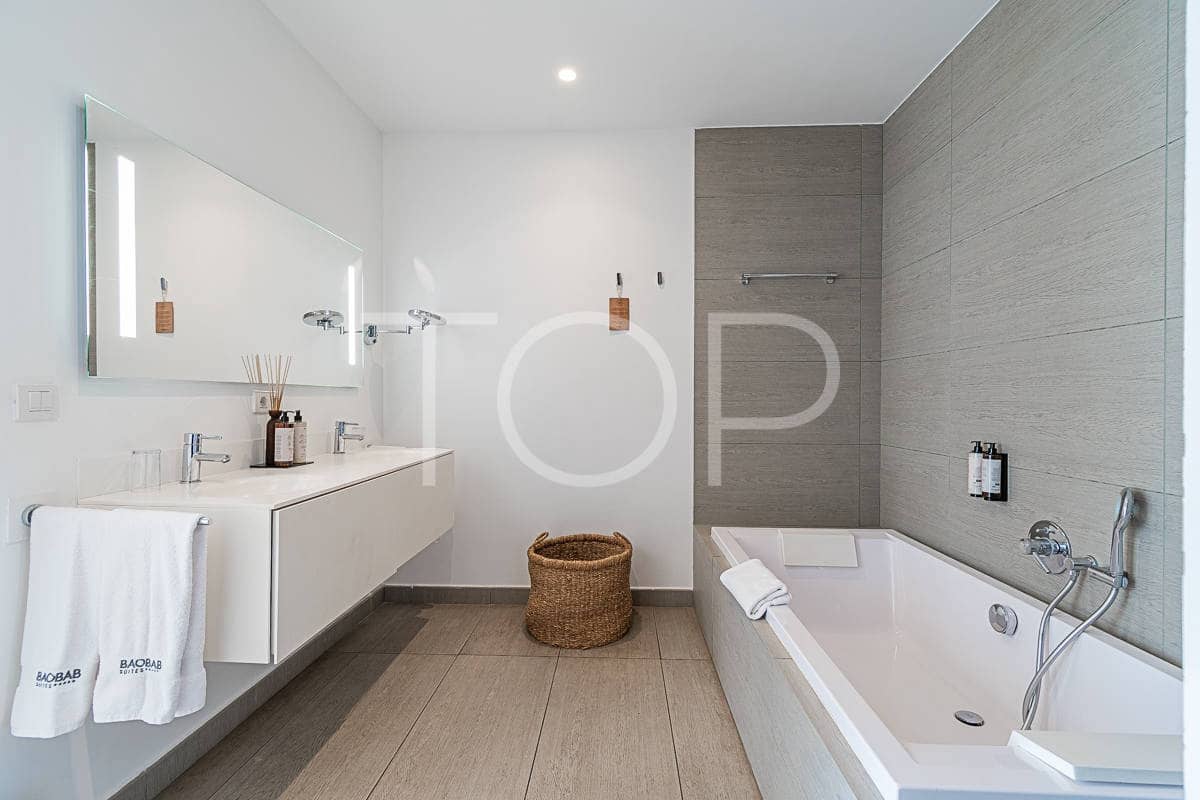 3 soveværelse Lejlighed til salg i Playa del Duque med swimmingpool garage - € 1.350.000 (Ref: 7992457)