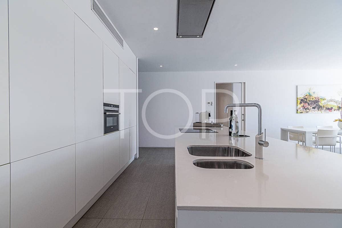 3 soveværelse Lejlighed til salg i Playa del Duque med swimmingpool garage - € 1.350.000 (Ref: 7992457)