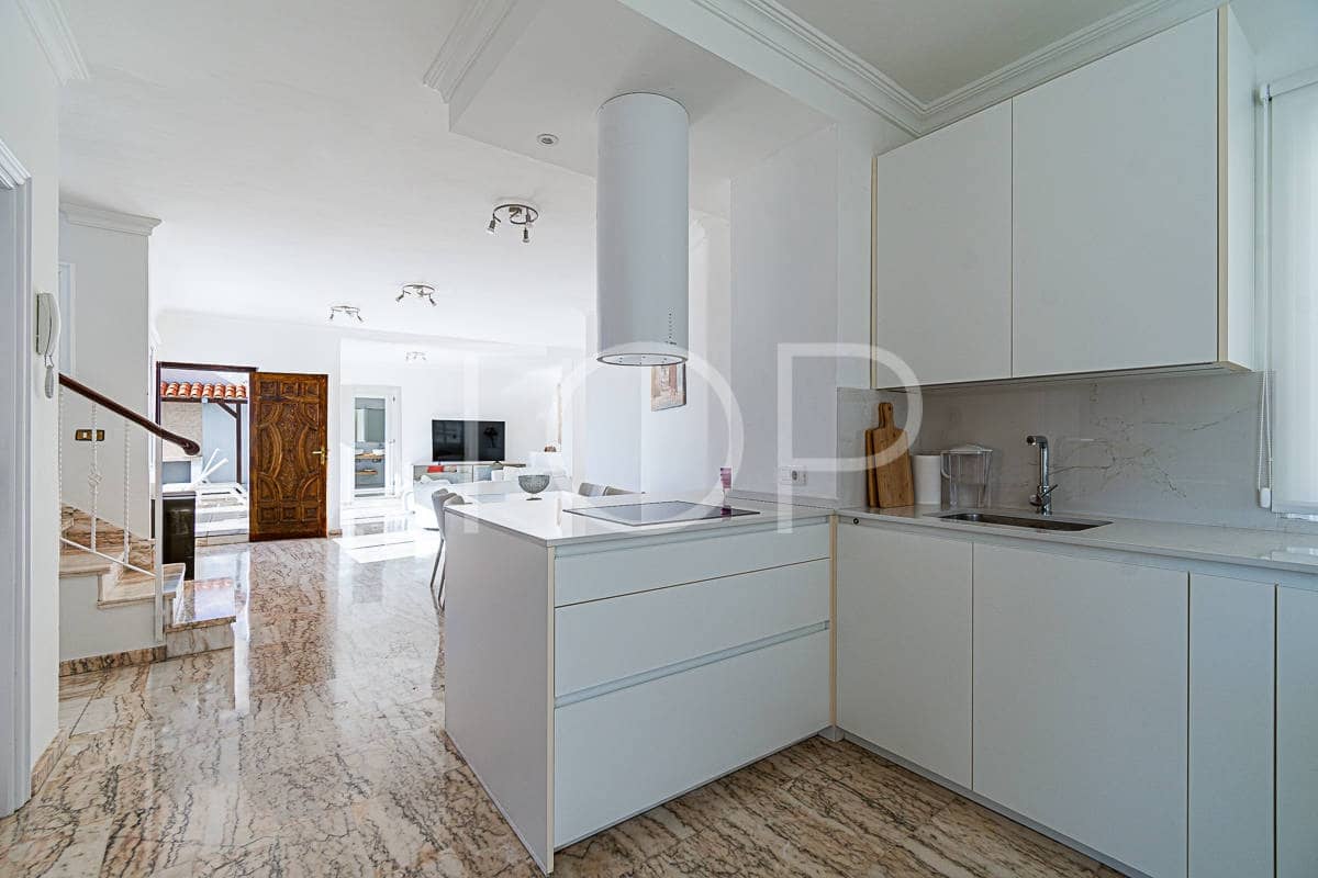 4 soveværelse Rækkehus til salg i La Caleta Adeje med garage - € 1.650.000 (Ref: 8012006)