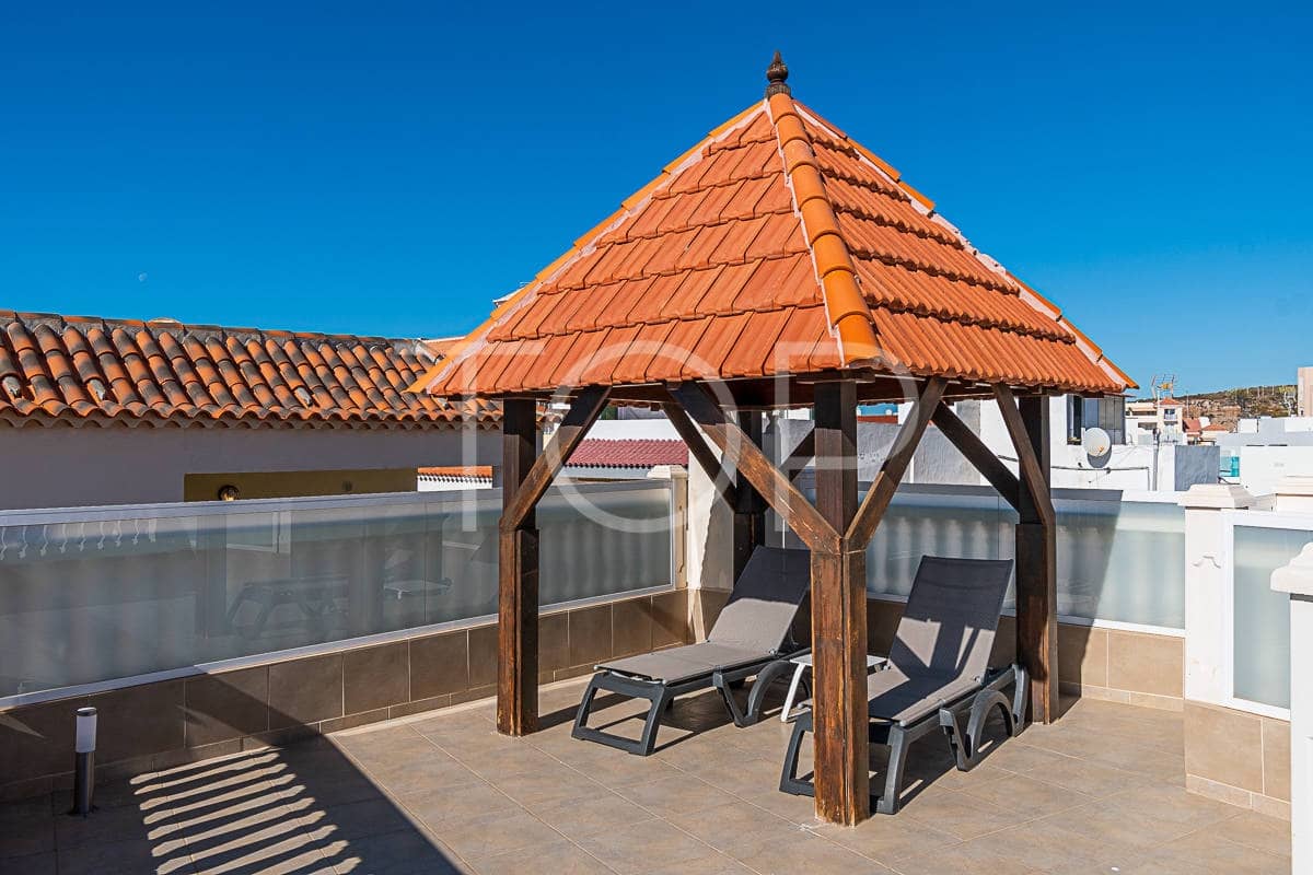 4 soveværelse Rækkehus til salg i La Caleta Adeje med garage - € 1.650.000 (Ref: 8012006)