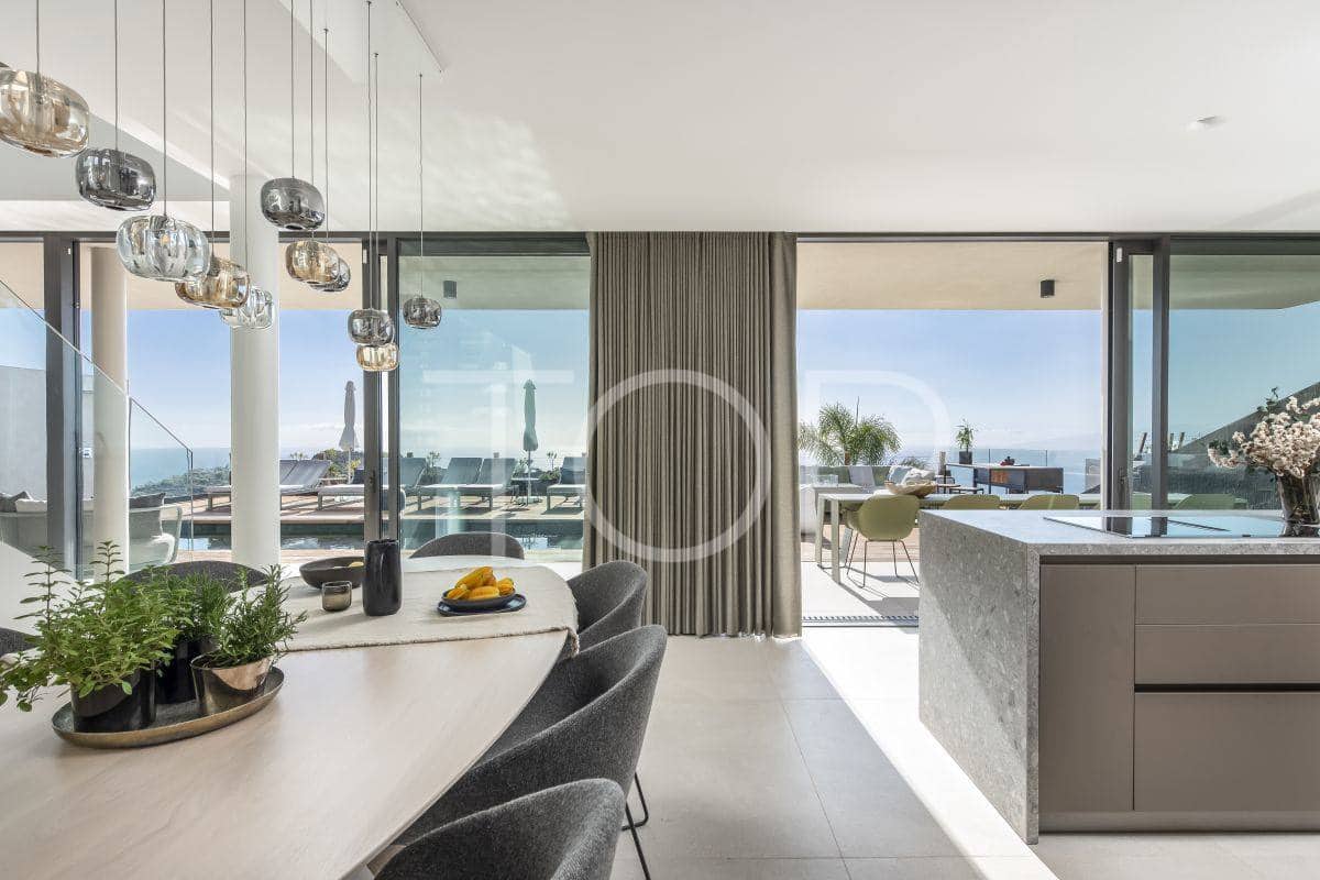 4 sypialnia Willa na sprzedaż w Costa Adeje z basenem garażem - 2 100 000 € (Ref: 8024124)