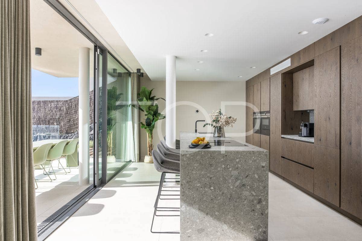 4 sypialnia Willa na sprzedaż w Costa Adeje z basenem garażem - 2 100 000 € (Ref: 8024124)