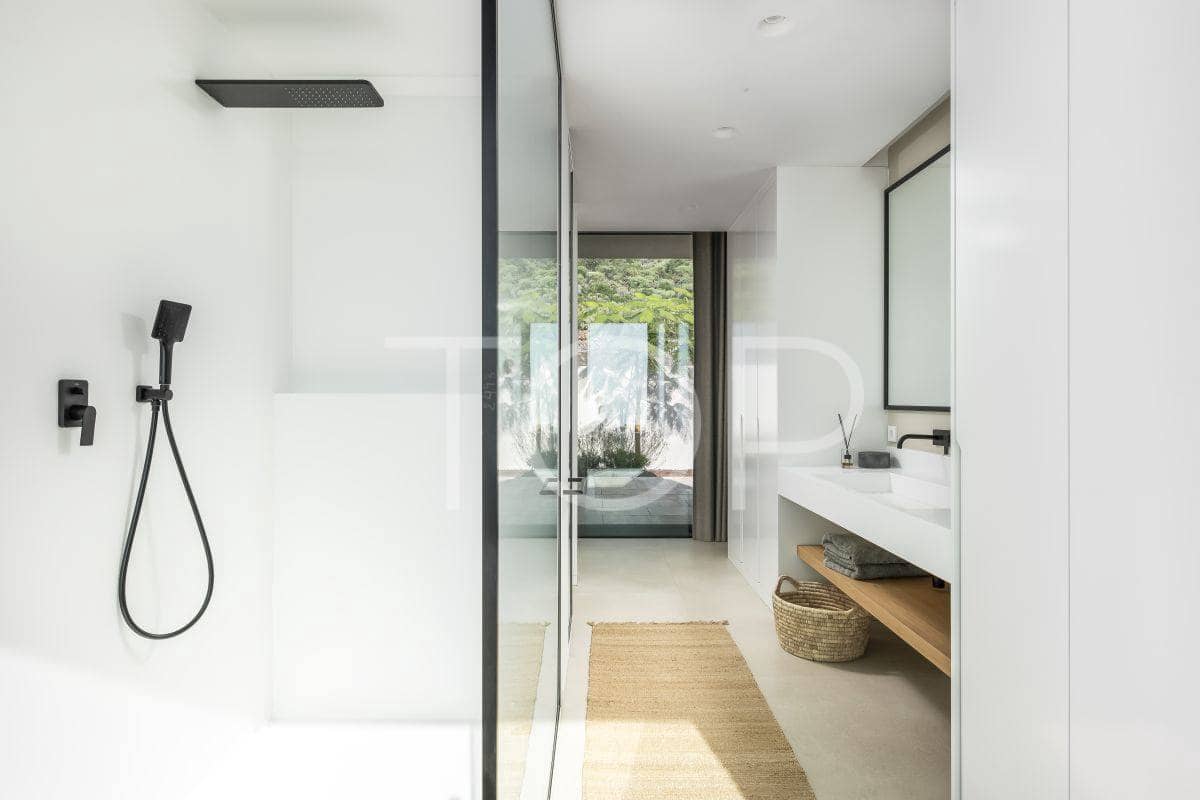 4 sypialnia Willa na sprzedaż w Costa Adeje z basenem garażem - 2 100 000 € (Ref: 8024124)