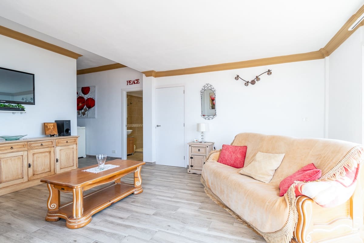 6 soveværelse Finca/Landehus til salg i Adeje med swimmingpool garage - € 1.595.000 (Ref: 8103183)