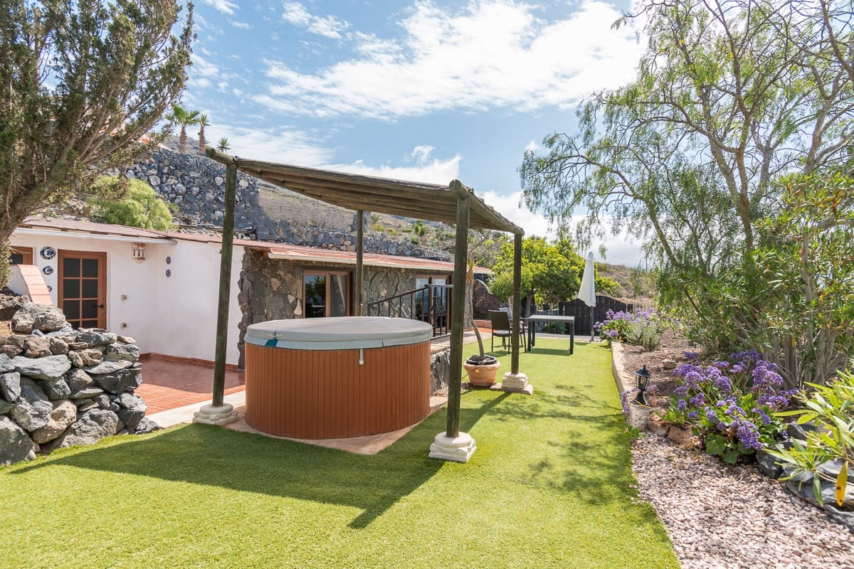 6 soveværelse Finca/Landehus til salg i Adeje med swimmingpool garage - € 1.595.000 (Ref: 8103183)