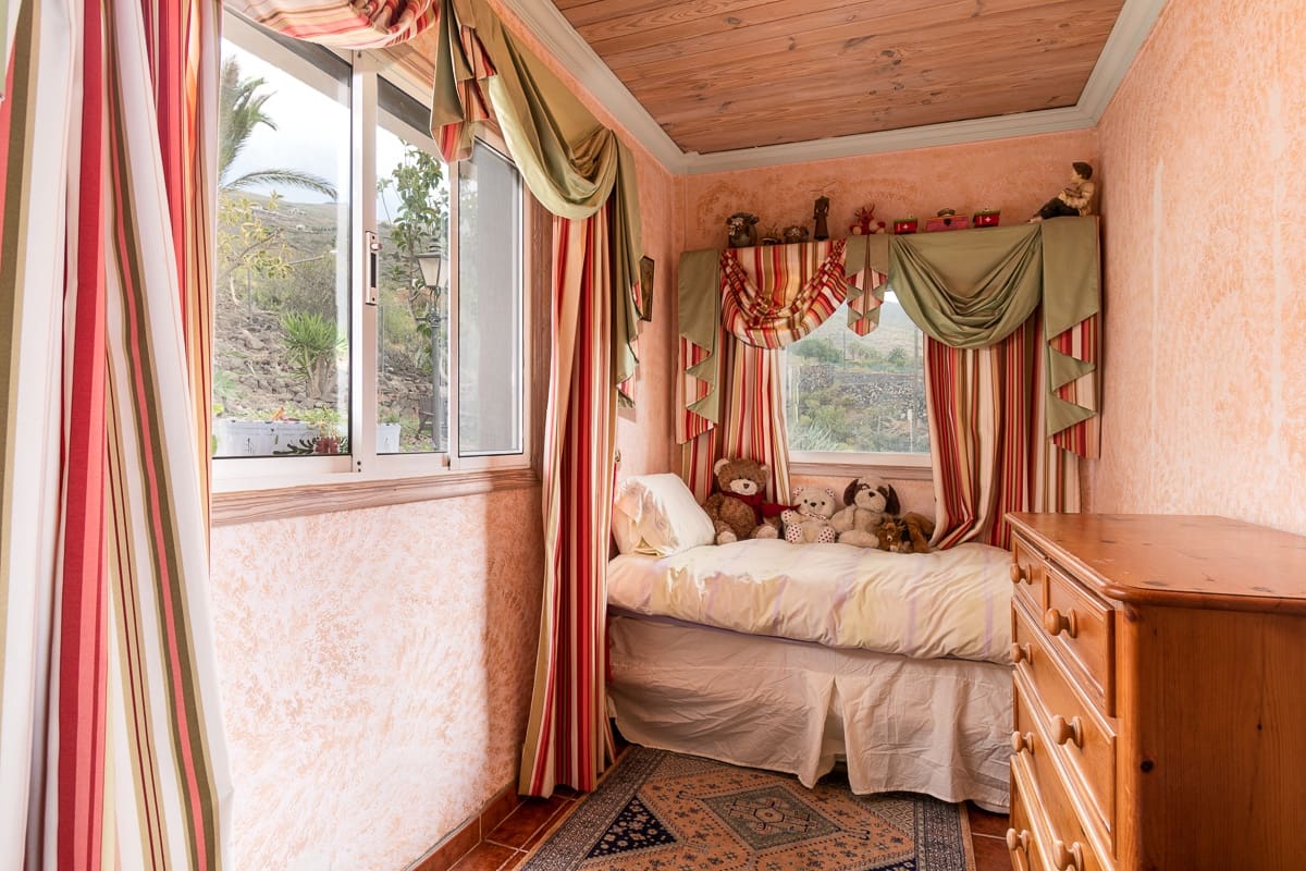 6 soveværelse Finca/Landehus til salg i Adeje med swimmingpool garage - € 1.595.000 (Ref: 8103183)