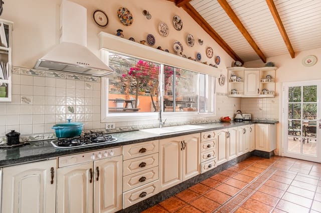 6 soverom Finca/Herregård til salgs i Armeñime - Las Moraditas - Las Cancelas, Adeje med svømmebasseng garasje - € 1 595 000 (Ref: 8103183)