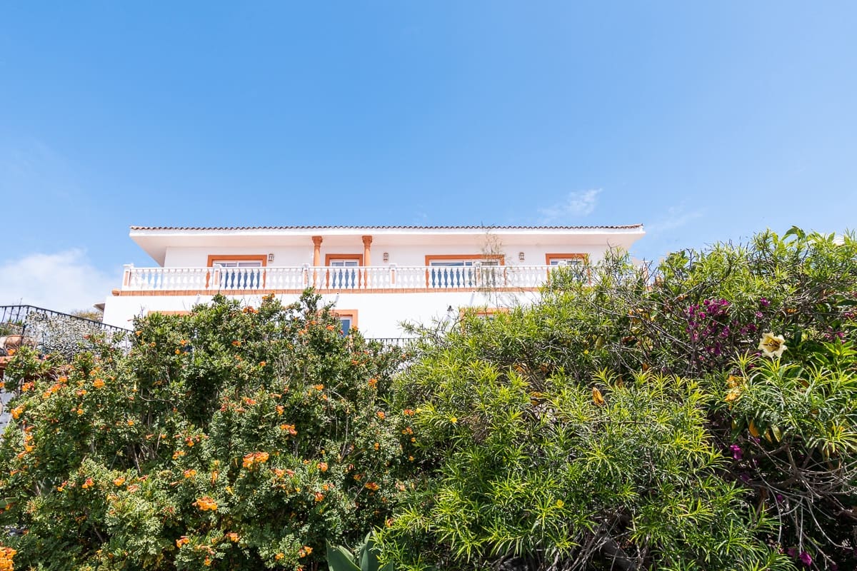 6 soveværelse Finca/Landehus til salg i Adeje med swimmingpool garage - € 1.595.000 (Ref: 8103183)