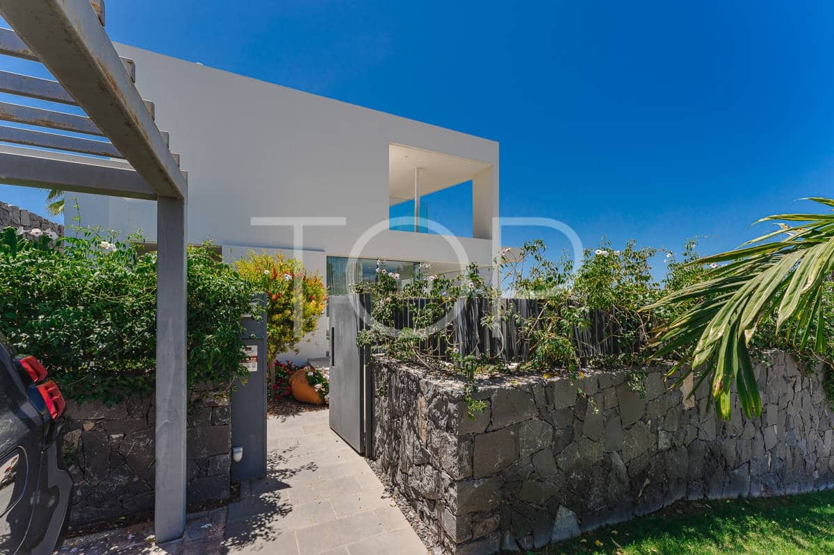 3 soveværelse Villa til salg i Guia de Isora med swimmingpool garage - € 1.699.000 (Ref: 8255228)