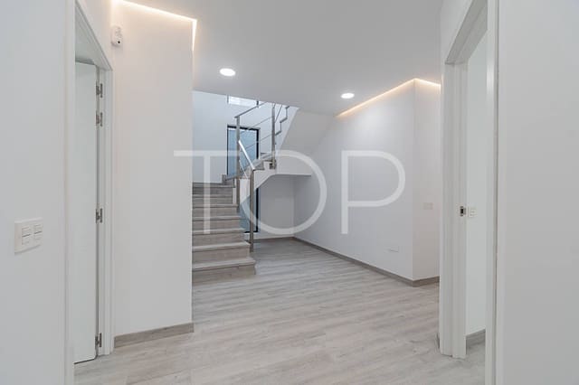 4 slaapkamer Villa te koop in Playa del Duque, Adeje met zwembad garage - € 1.990.000 (Ref: 8304857)