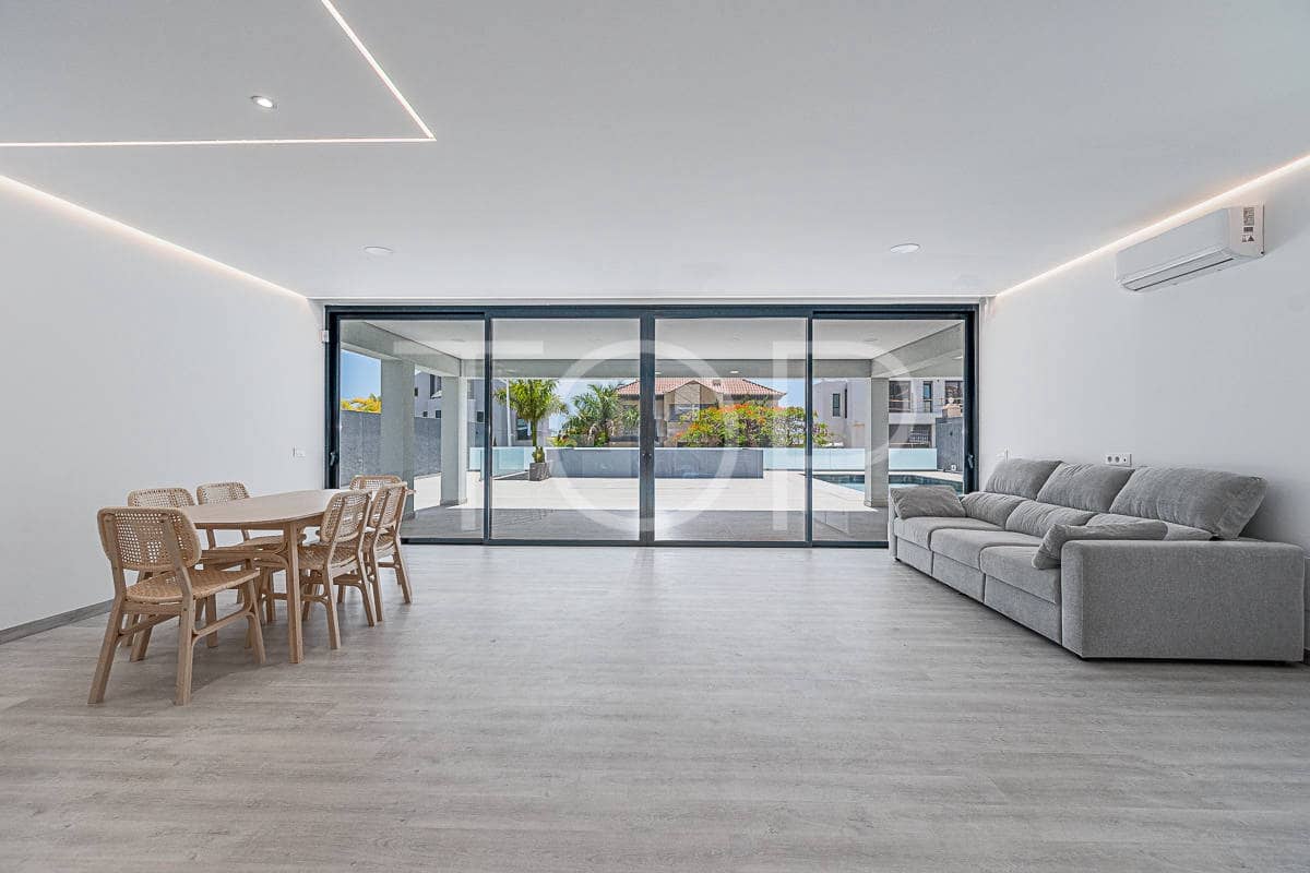 4 soverom Villa til salgs i Adeje med svømmebasseng garasje - € 1 990 000 (Ref: 8304857)