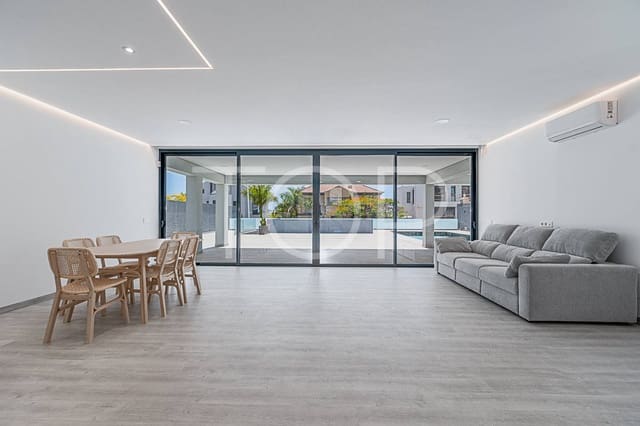 4 slaapkamer Villa te koop in Playa del Duque, Adeje met zwembad garage - € 1.990.000 (Ref: 8304857)