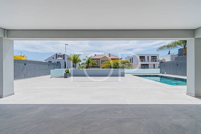 4 slaapkamer Villa te koop in Playa del Duque, Adeje met zwembad garage - € 1.990.000 (Ref: 8304857)