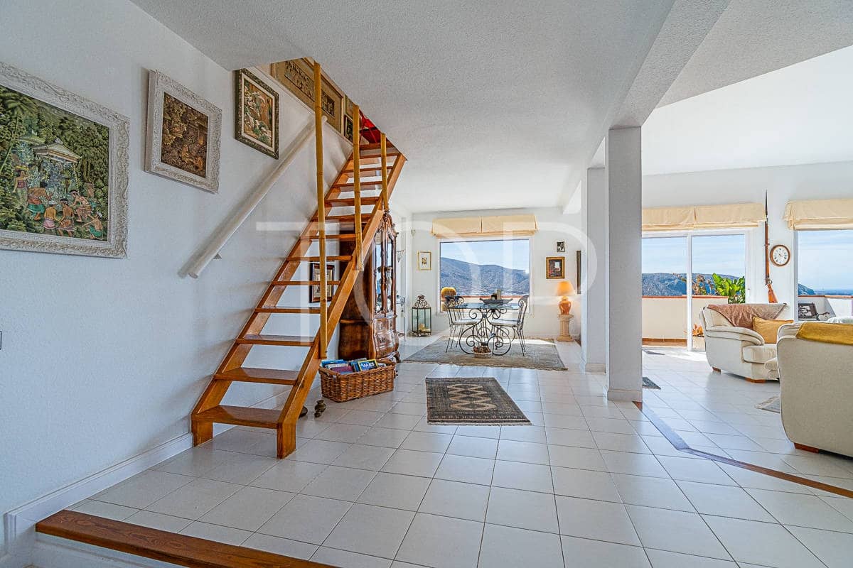 4 soveværelse Penthouse til salg i Los Cristianos med swimmingpool garage - € 1.100.000 (Ref: 8376614)