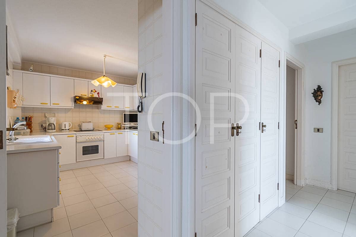 4 soveværelse Penthouse til salg i Los Cristianos med swimmingpool garage - € 1.100.000 (Ref: 8376614)