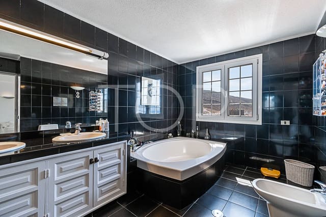 4 soveværelse Penthouse til salg i Los Cristianos, Arona med swimmingpool garage - € 1.100.000 (Ref: 8376614)