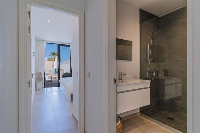 3 makuuhuone Rivitalo myytävänä paikassa La Caleta Adeje, Adeje mukana uima-altaan 
autotalli - 1 395 000 € (Ref: 8382167)