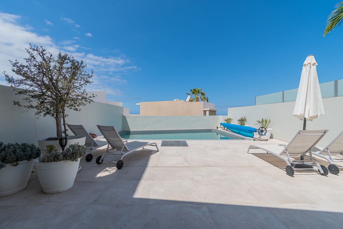 3 soveværelse Rækkehus til salg i La Caleta Adeje med swimmingpool garage - € 1.395.000 (Ref: 8382167)