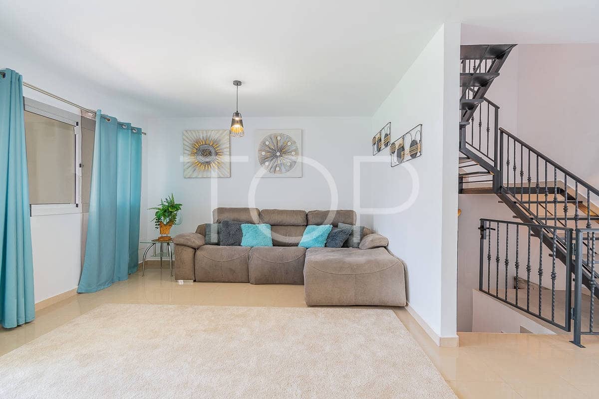 3 slaapkamer Rijtjeshuis te koop in San Miguel de Abona met zwembad - € 350.000 (Ref: 8449724)