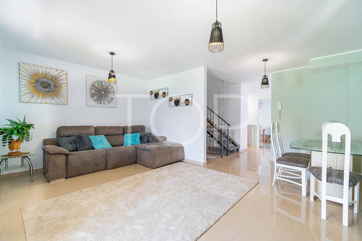 3 slaapkamer Rijtjeshuis te koop in San Miguel de Abona met zwembad - € 350.000 (Ref: 8449724)