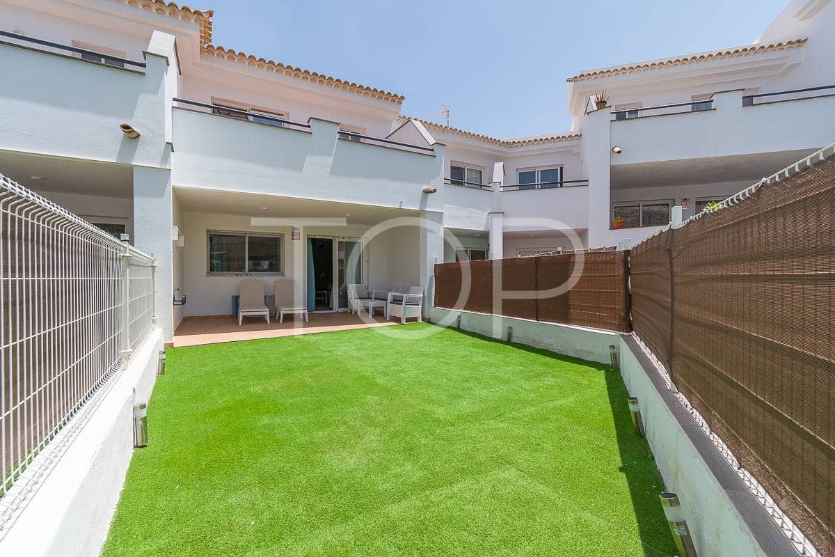 3 slaapkamer Rijtjeshuis te koop in San Miguel de Abona met zwembad - € 350.000 (Ref: 8449724)