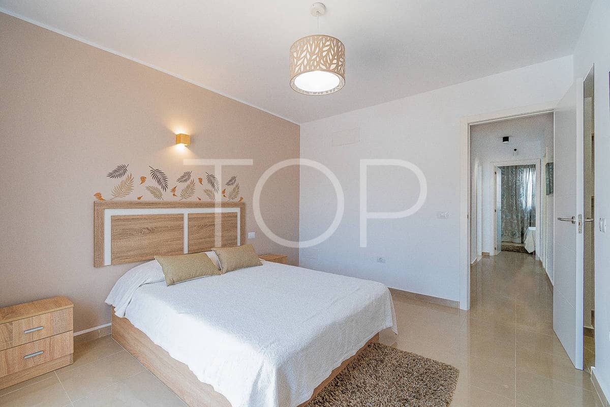 3 slaapkamer Rijtjeshuis te koop in San Miguel de Abona met zwembad - € 350.000 (Ref: 8449724)