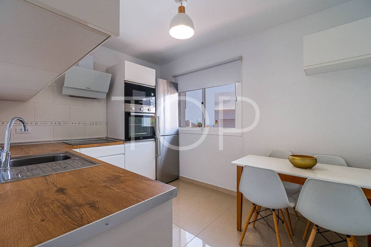 3 slaapkamer Rijtjeshuis te koop in San Miguel de Abona met zwembad - € 350.000 (Ref: 8449724)