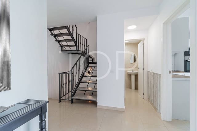 3 slaapkamer Rijtjeshuis te koop in San Miguel de Abona met zwembad - € 350.000 (Ref: 8449724)