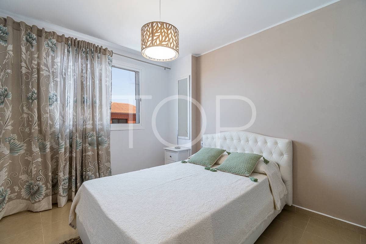 3 slaapkamer Rijtjeshuis te koop in San Miguel de Abona met zwembad - € 350.000 (Ref: 8449724)