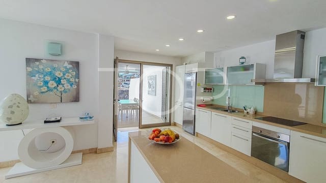 2 sypialnia Mieszkanie na sprzedaż w La Caleta Adeje, Adeje z basenem garażem - 980 000 € (Ref: 8459266)