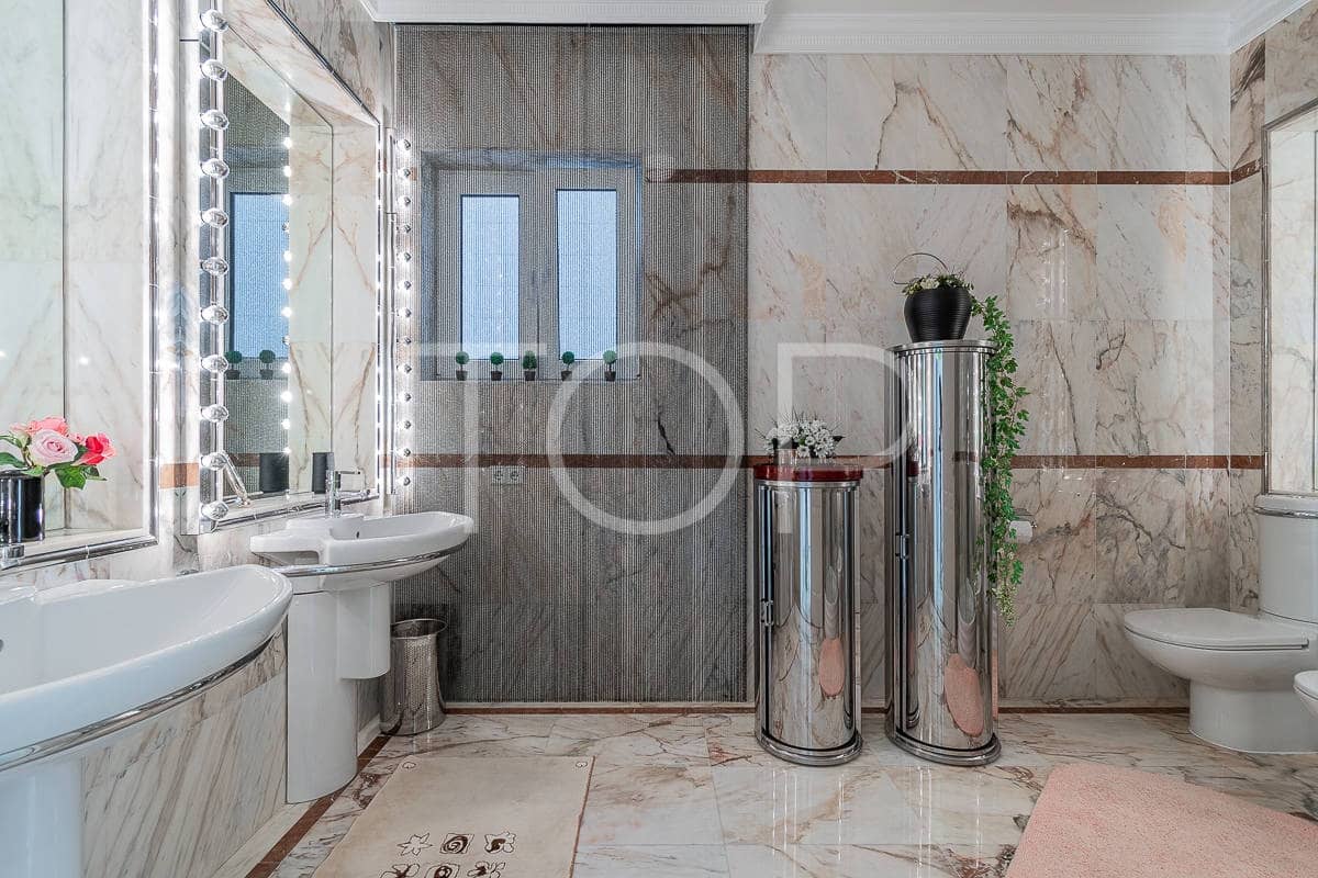 5 slaapkamer Villa te koop in Costa Adeje met zwembad garage - € 7.500.000 (Ref: 8469714)