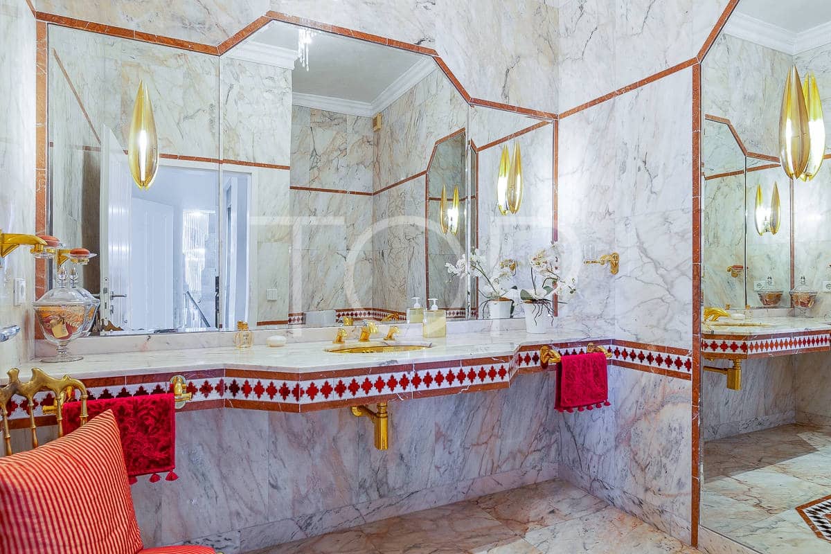 5 slaapkamer Villa te koop in Costa Adeje met zwembad garage - € 7.500.000 (Ref: 8469714)