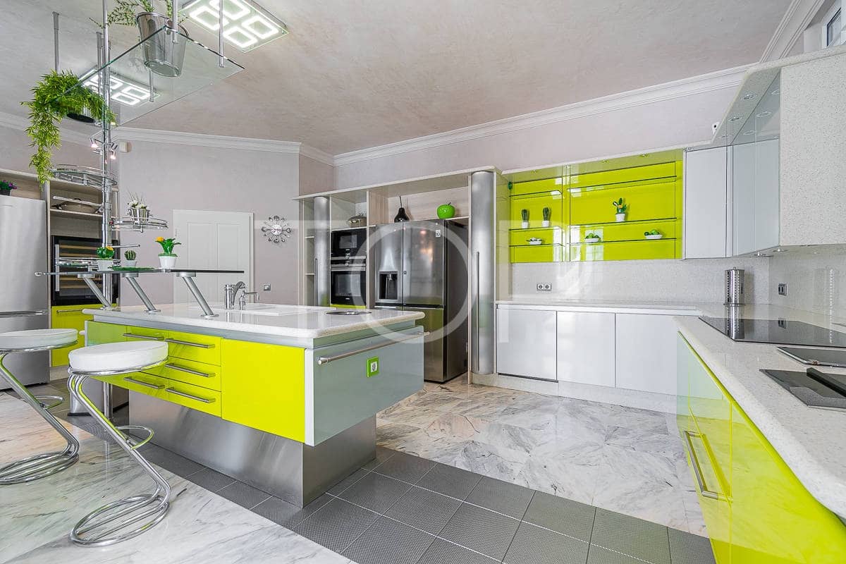 5 slaapkamer Villa te koop in Costa Adeje met zwembad garage - € 7.500.000 (Ref: 8469714)