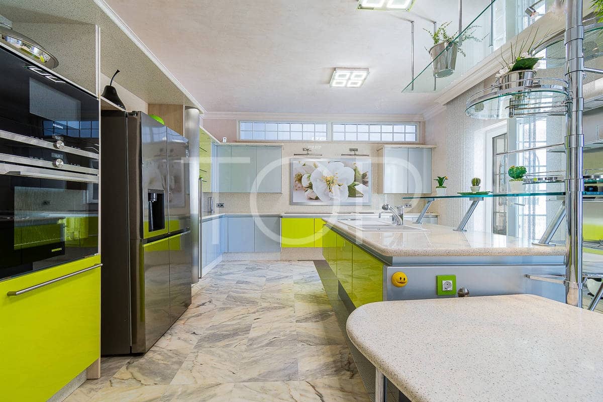 5 slaapkamer Villa te koop in Costa Adeje met zwembad garage - € 7.500.000 (Ref: 8469714)