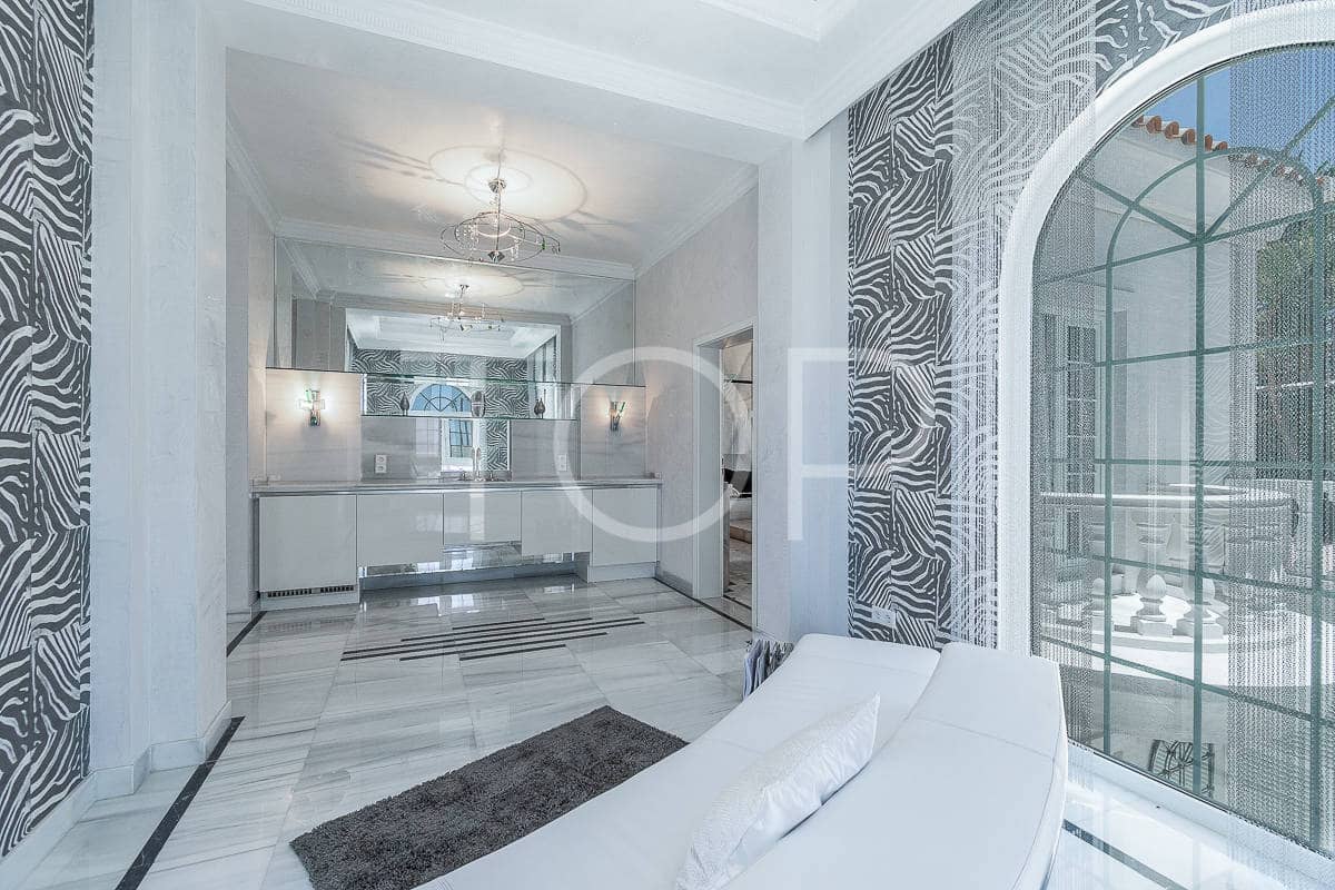 5 slaapkamer Villa te koop in Costa Adeje met zwembad garage - € 7.500.000 (Ref: 8469714)