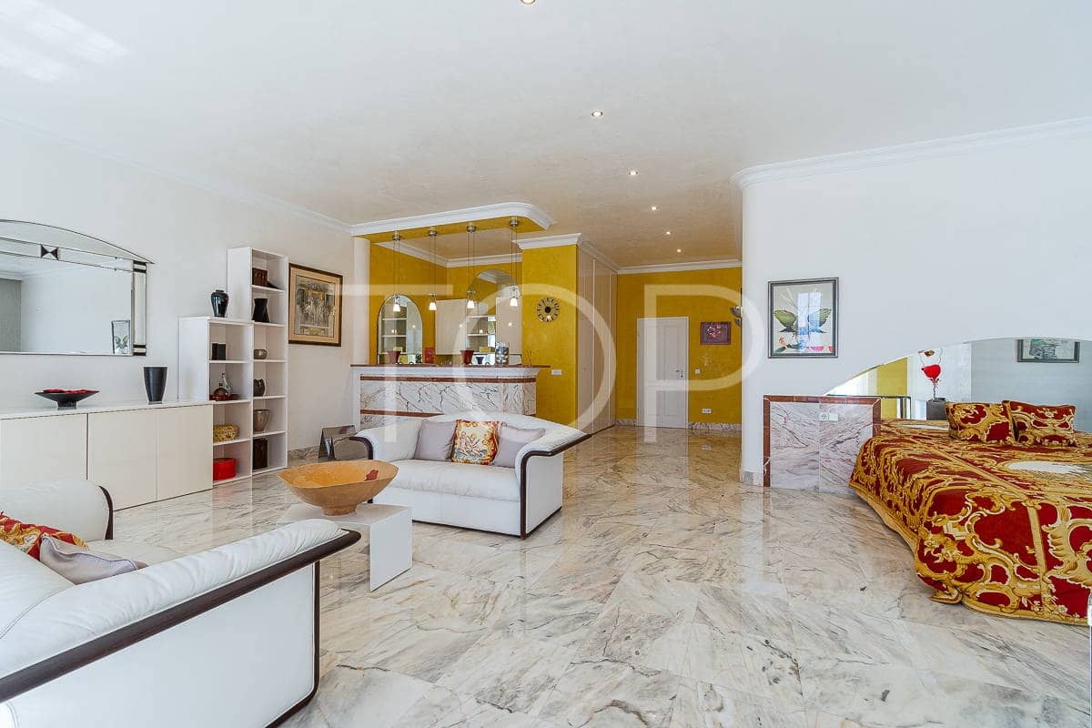 5 slaapkamer Villa te koop in Costa Adeje met zwembad garage - € 7.500.000 (Ref: 8469714)