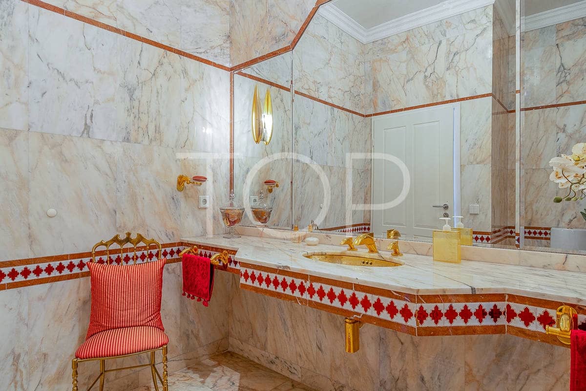 5 slaapkamer Villa te koop in Costa Adeje met zwembad garage - € 7.500.000 (Ref: 8469714)