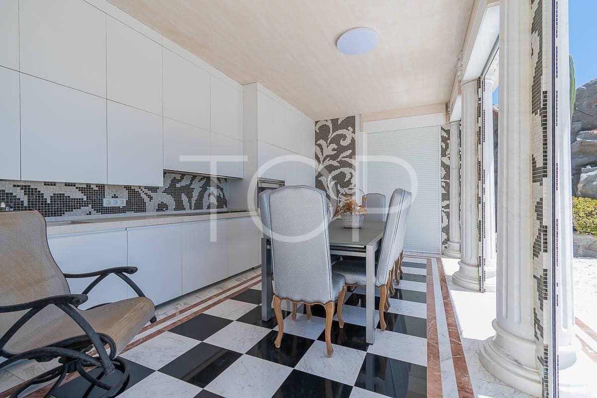 5 slaapkamer Villa te koop in Costa Adeje met zwembad garage - € 7.500.000 (Ref: 8469714)