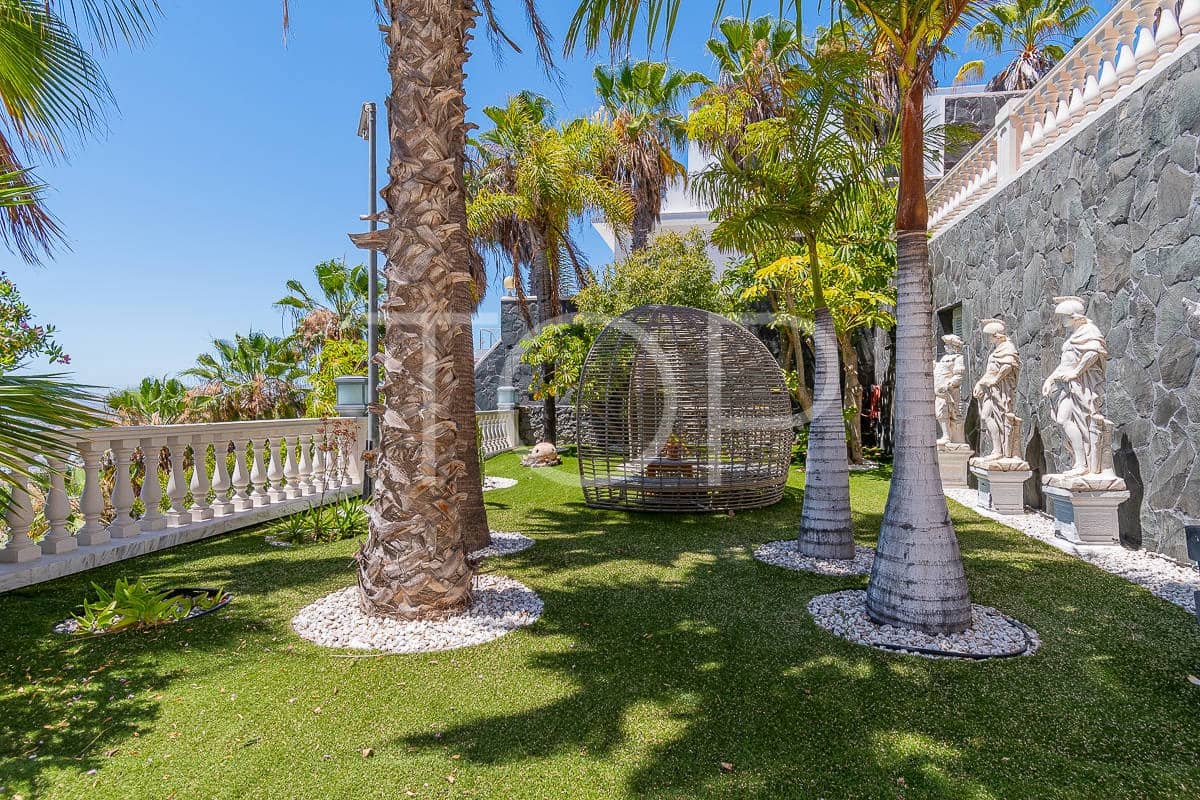 5 slaapkamer Villa te koop in Costa Adeje met zwembad garage - € 7.500.000 (Ref: 8469714)