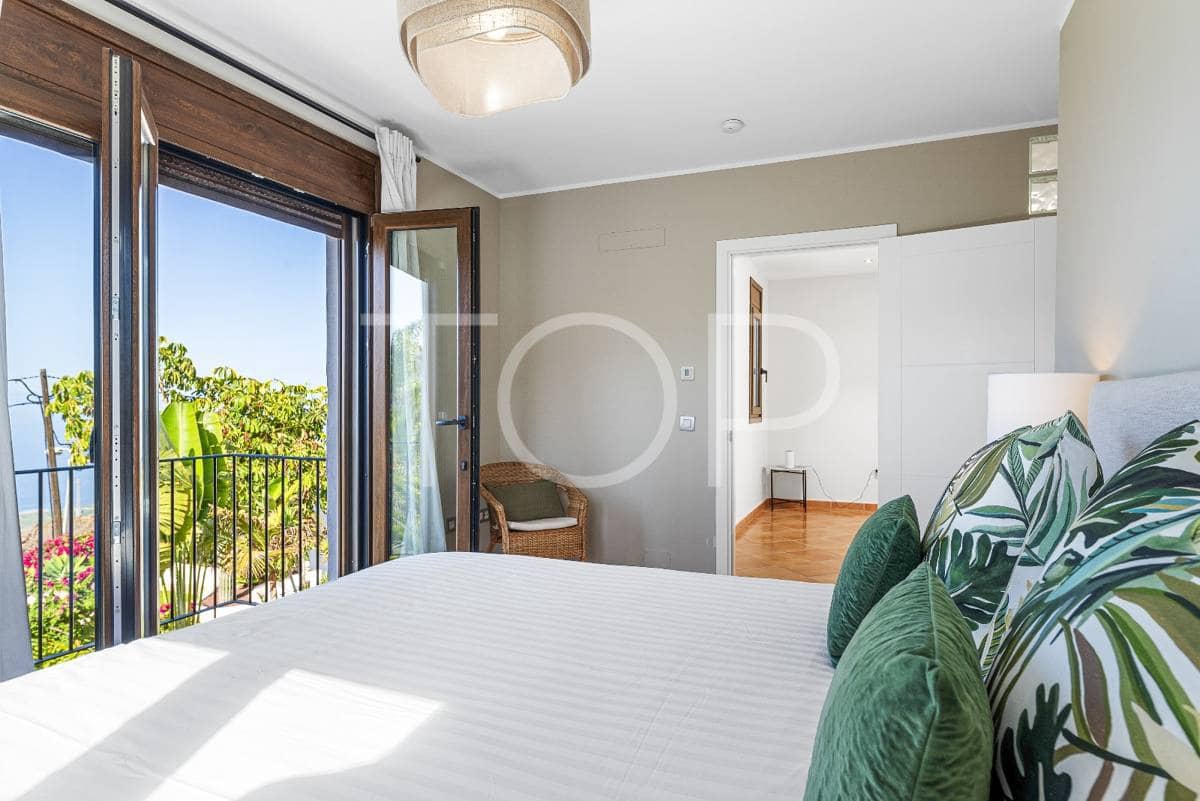 5 soveværelse Byhus til salg i Guia de Isora med swimmingpool garage - € 1.175.000 (Ref: 8499735)