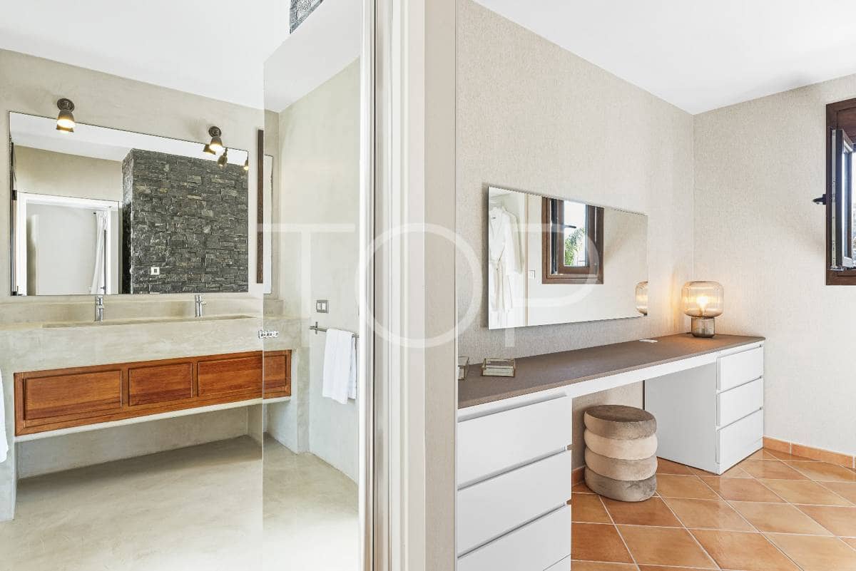 5 soveværelse Byhus til salg i Guia de Isora med swimmingpool garage - € 1.175.000 (Ref: 8499735)