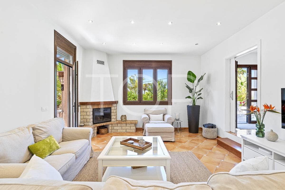 5 soveværelse Byhus til salg i Guia de Isora med swimmingpool garage - € 1.175.000 (Ref: 8499735)