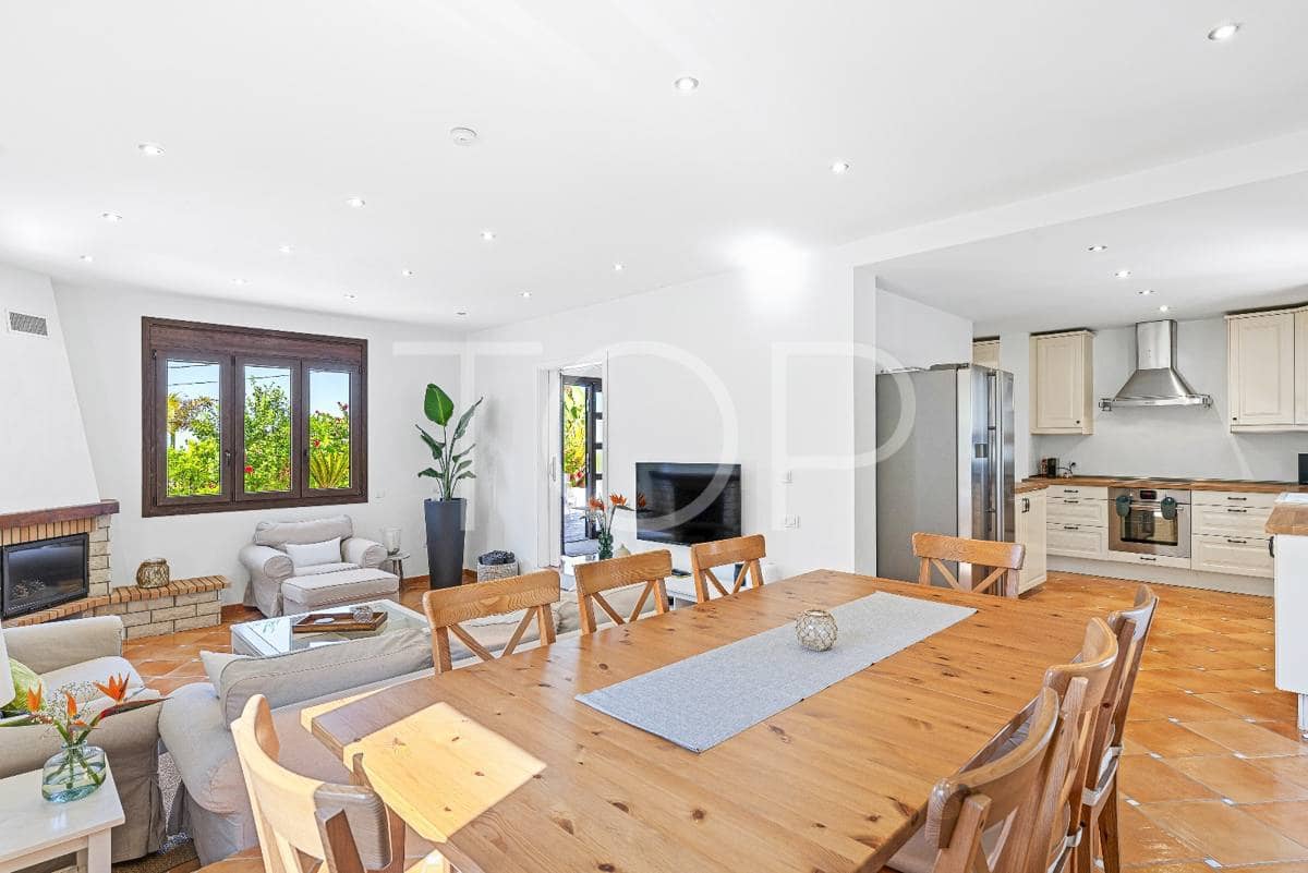 5 soveværelse Byhus til salg i Guia de Isora med swimmingpool garage - € 1.175.000 (Ref: 8499735)