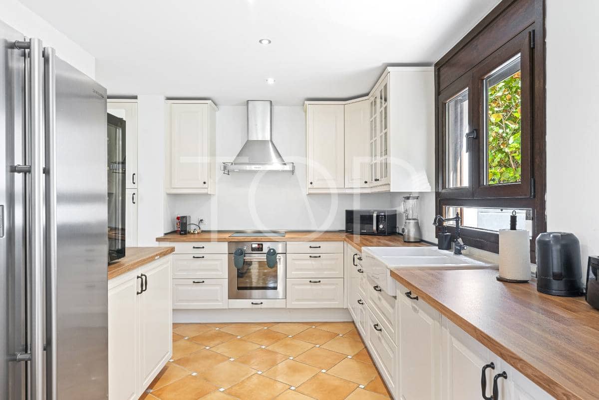 5 soveværelse Byhus til salg i Guia de Isora med swimmingpool garage - € 1.175.000 (Ref: 8499735)