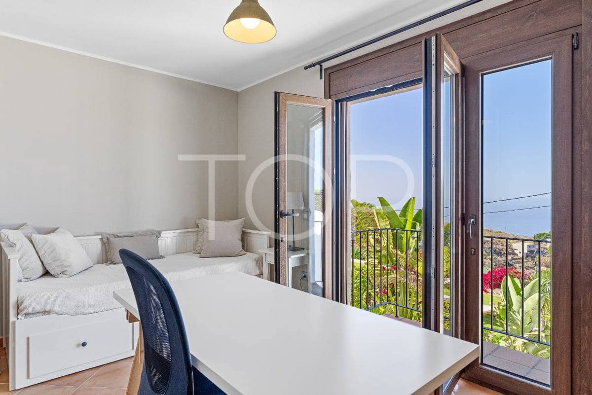 5 soveværelse Byhus til salg i Guia de Isora med swimmingpool garage - € 1.175.000 (Ref: 8499735)